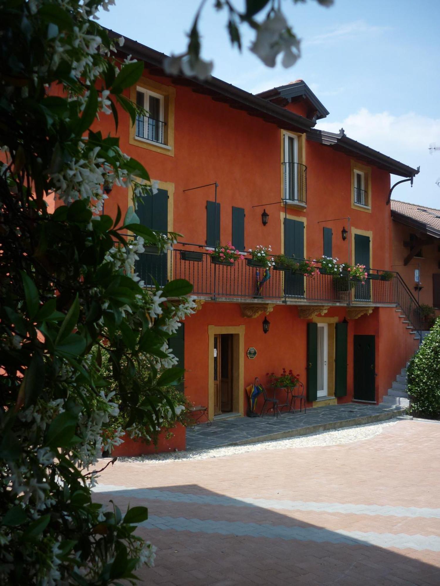 Locanda La Casetta Angera Kültér fotó