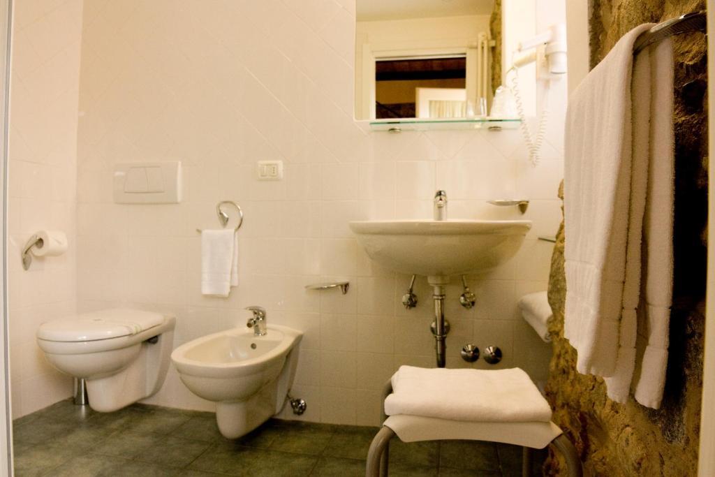 Locanda La Casetta Angera Szoba fotó