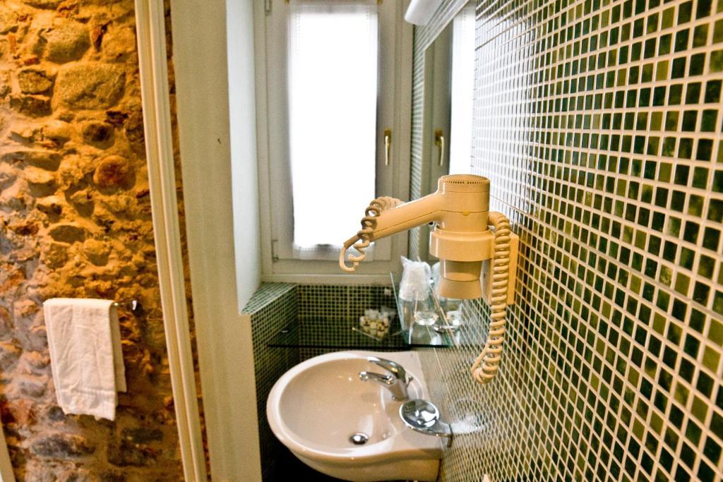 Locanda La Casetta Angera Szoba fotó