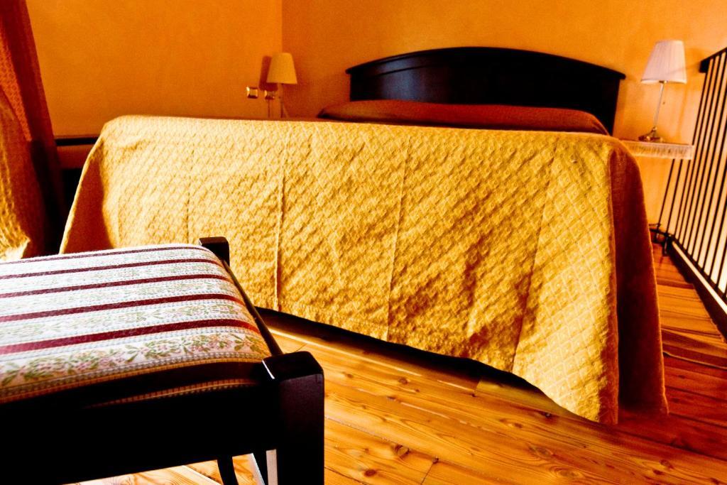 Locanda La Casetta Angera Szoba fotó