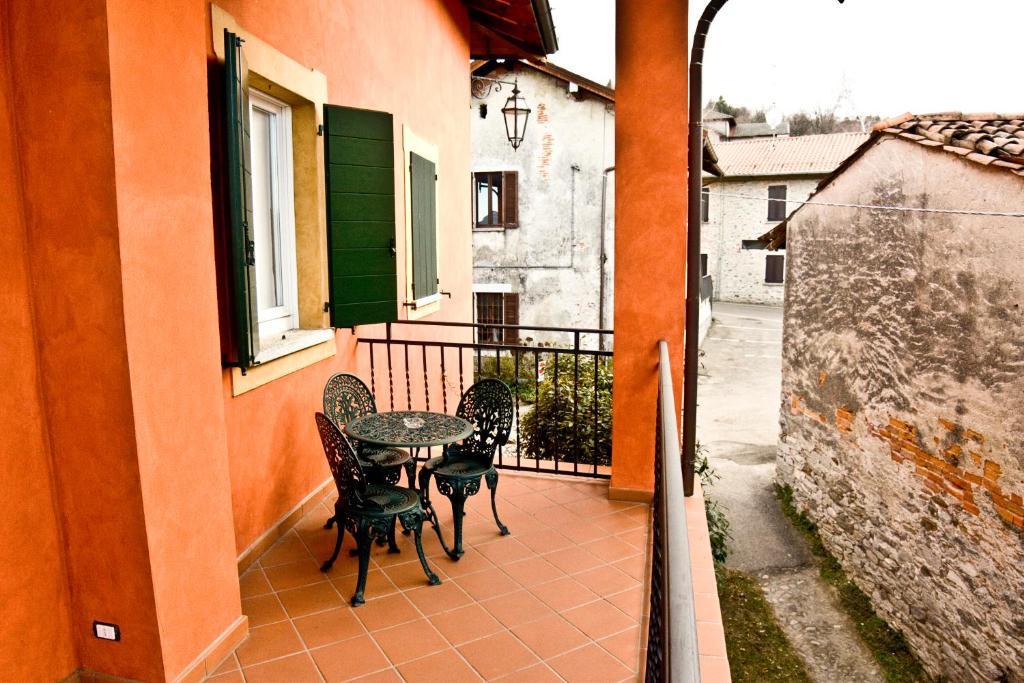 Locanda La Casetta Angera Szoba fotó